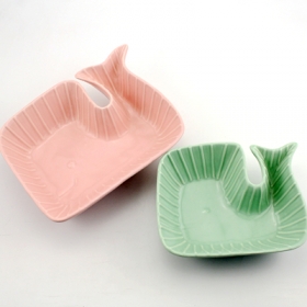 contenitore per alimenti in ceramica con balena verde e rosa