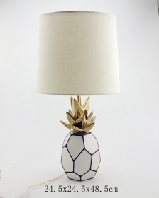 lampada da tavolo in ceramica dipinta a mano con ananas