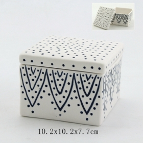 scatola gingillo in ceramica con coperchio