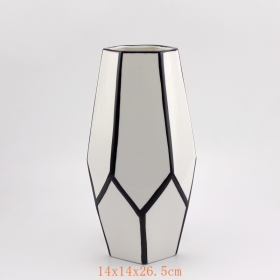 moderno vaso in ceramica di design bianco e nero