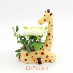 fioriera in ceramica giraffa con fiori di seta