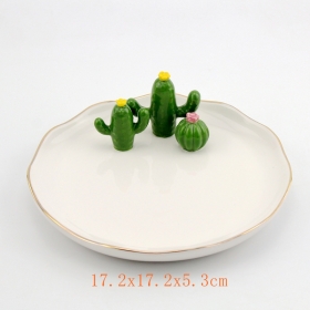 piatto decorativo con cactus in piedi dipinto a mano e bordo dorato