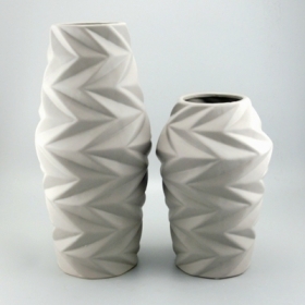 vaso angolare in ceramica