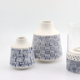 set di 2 vasi in ceramica a forma di bocciolo blu, colore bianco